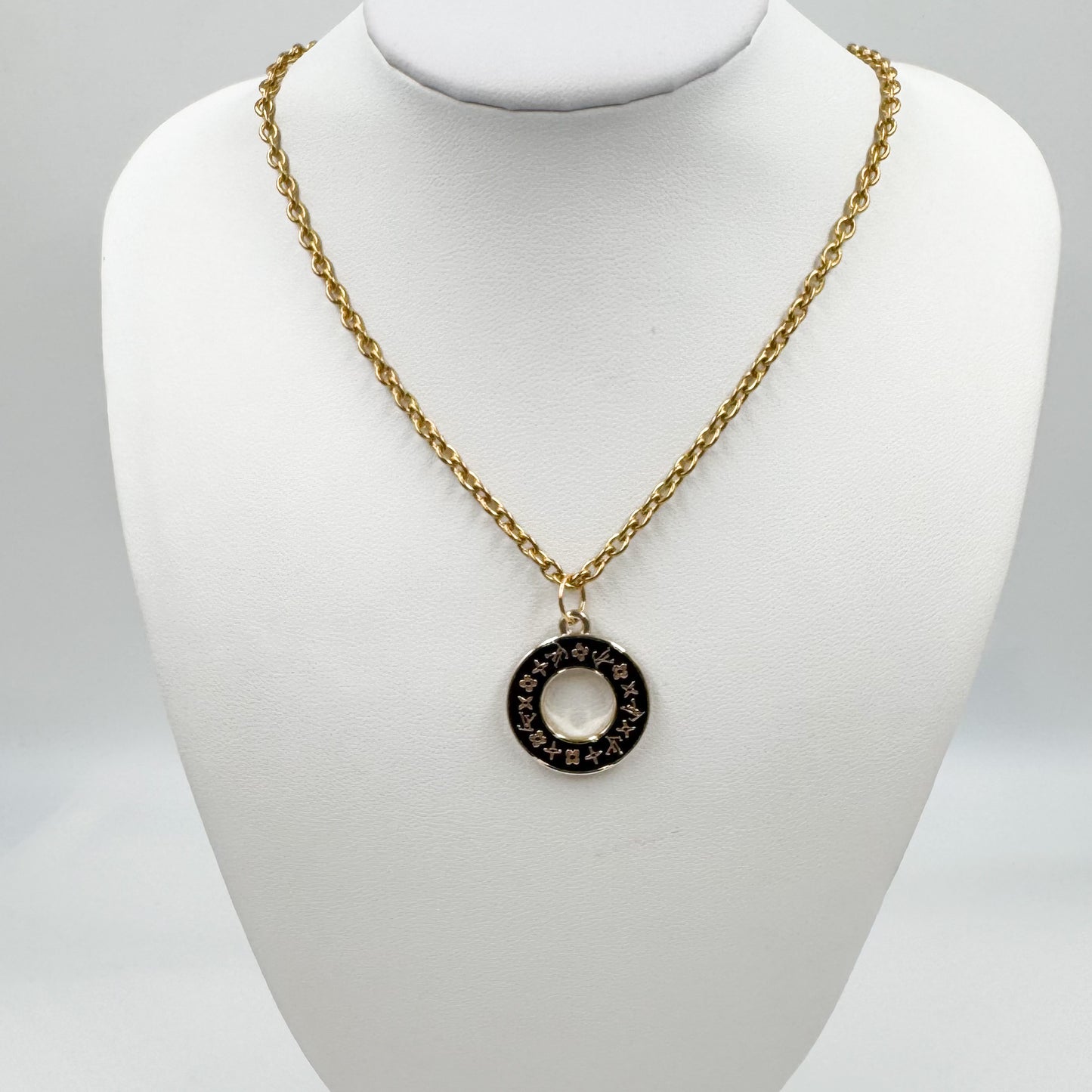 Collier Nuts