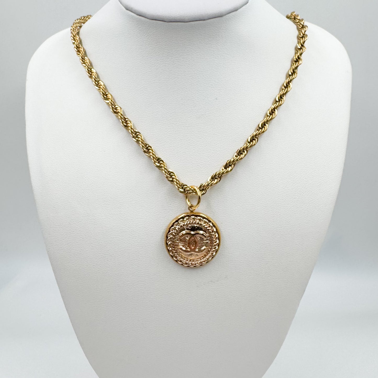 Collier Yan