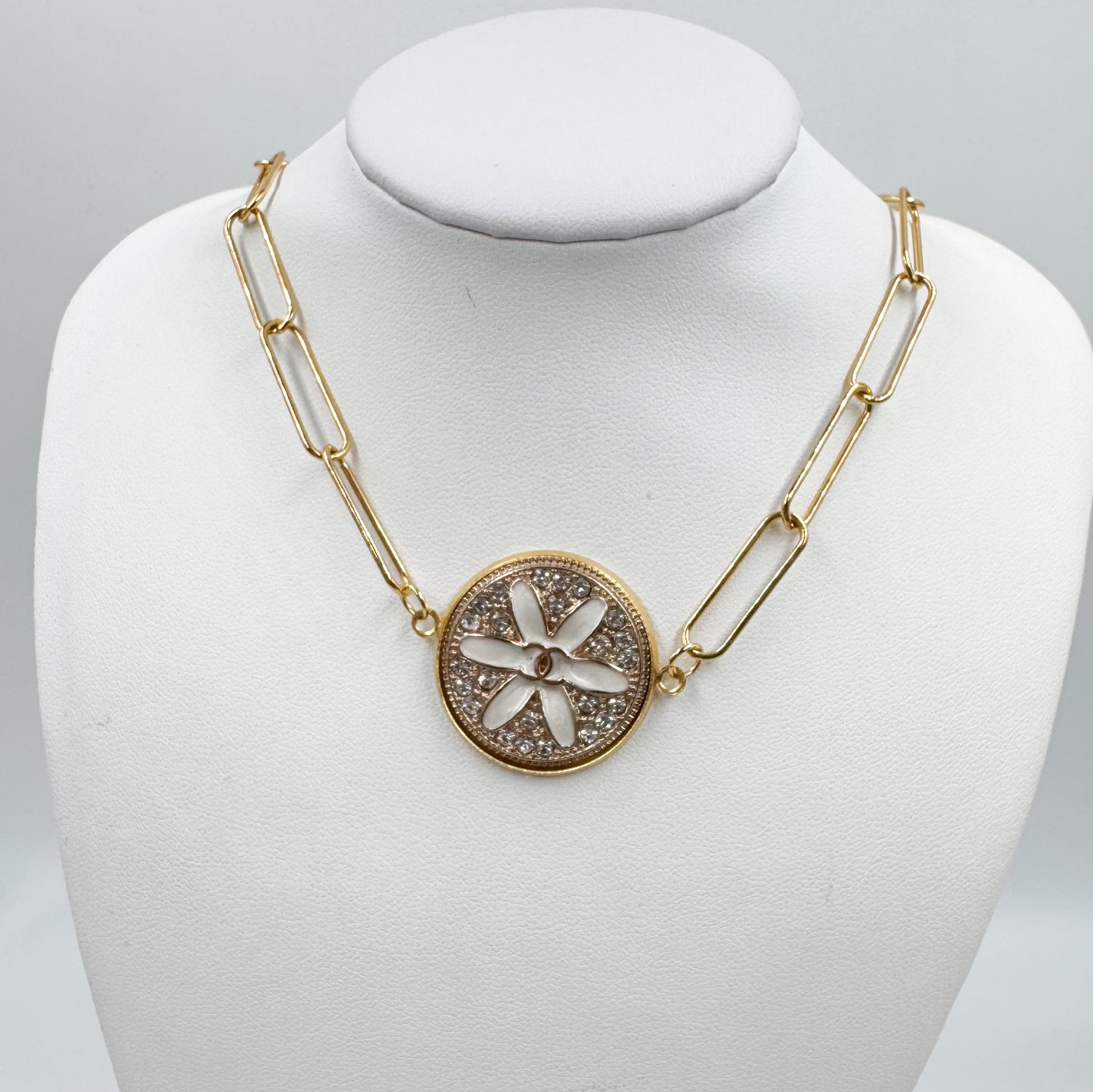 Collier Lotus