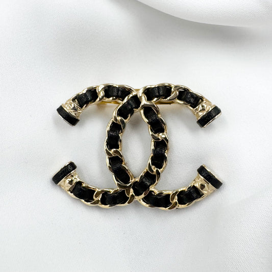 Broche June