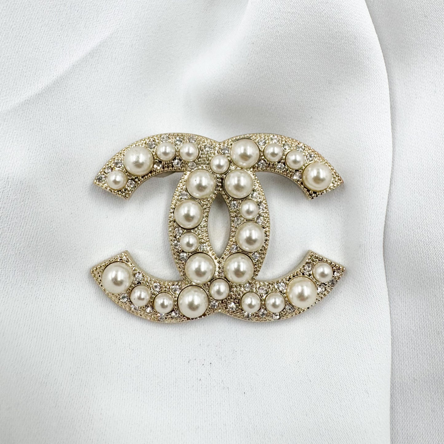 Broche Leslie