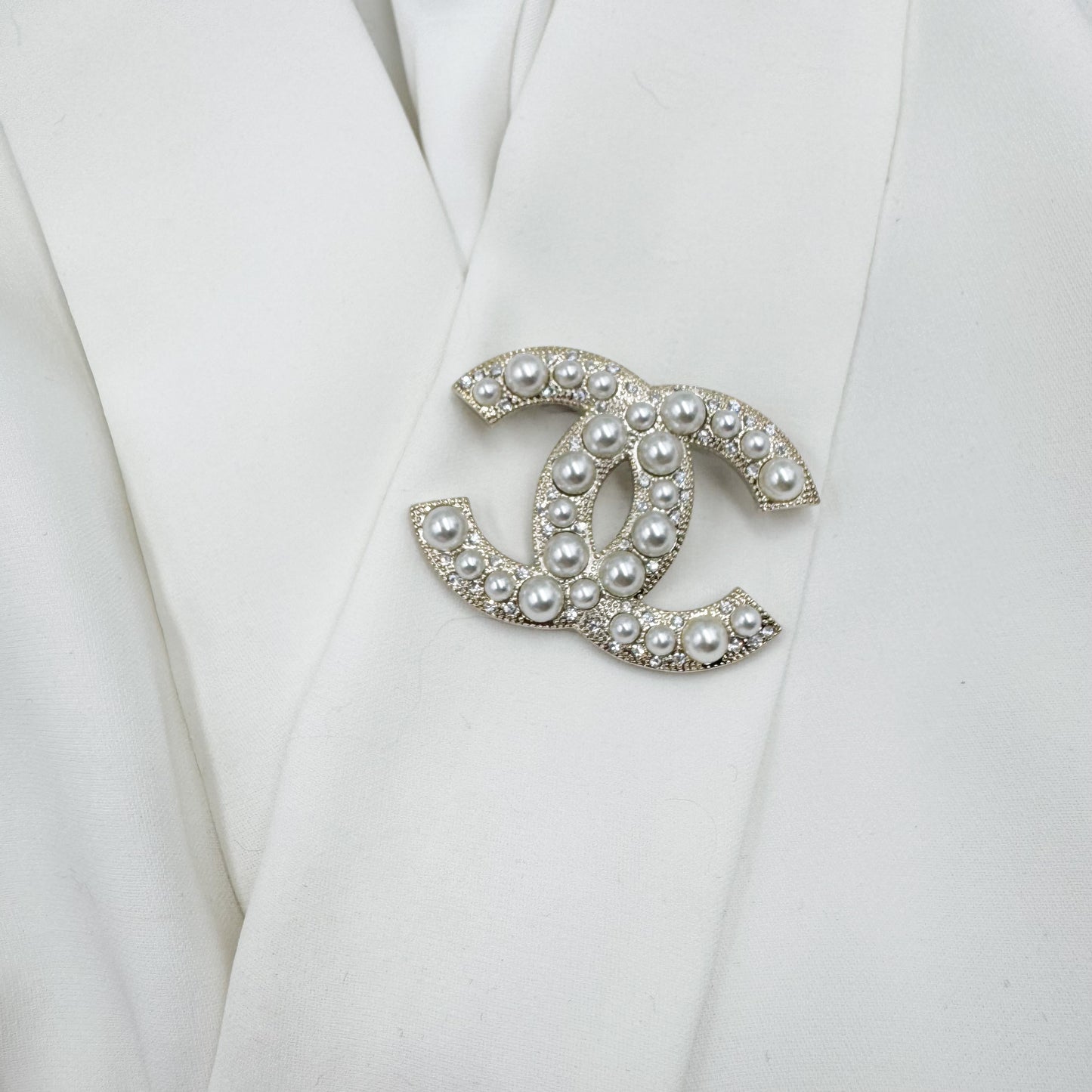 Broche Leslie