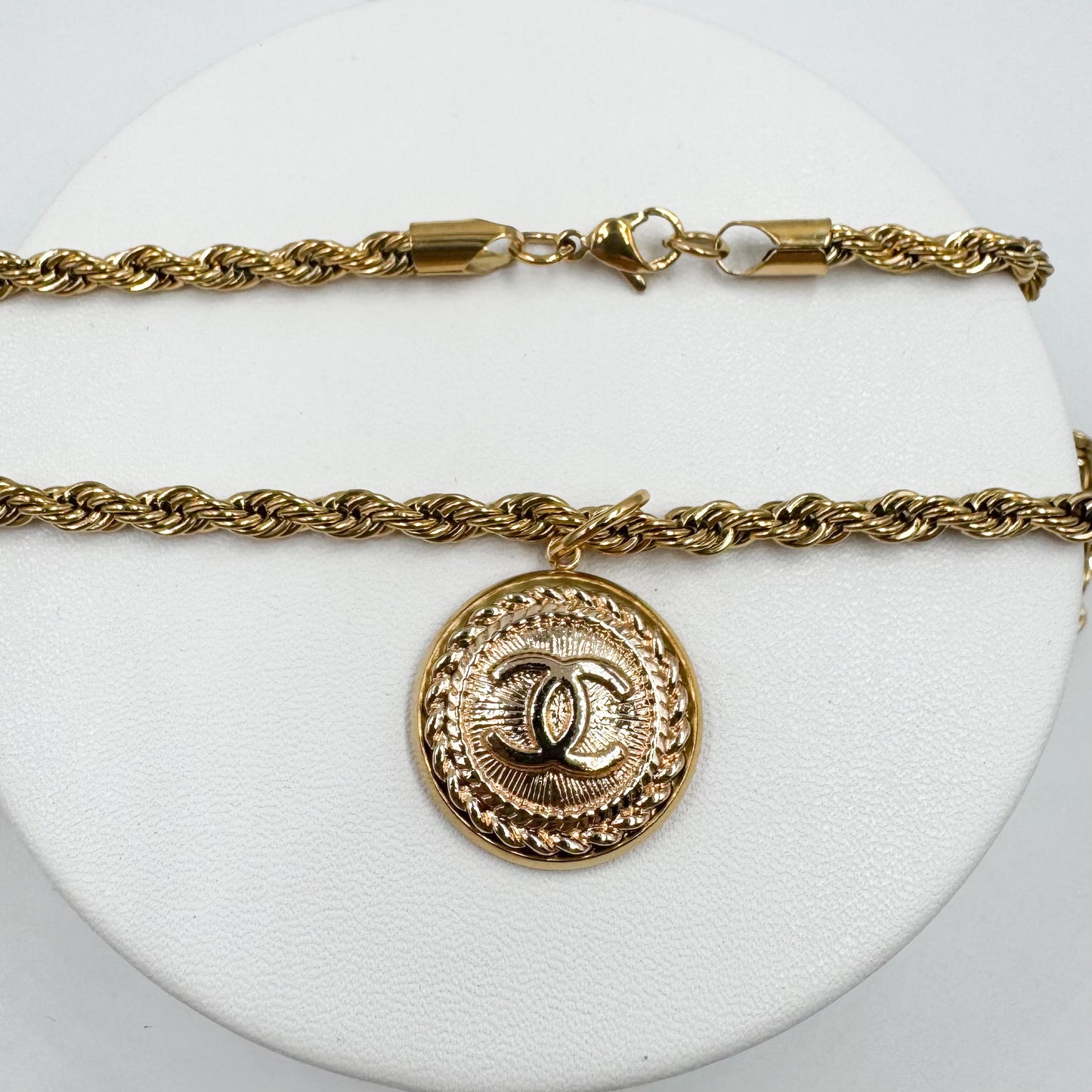 Collier Yan