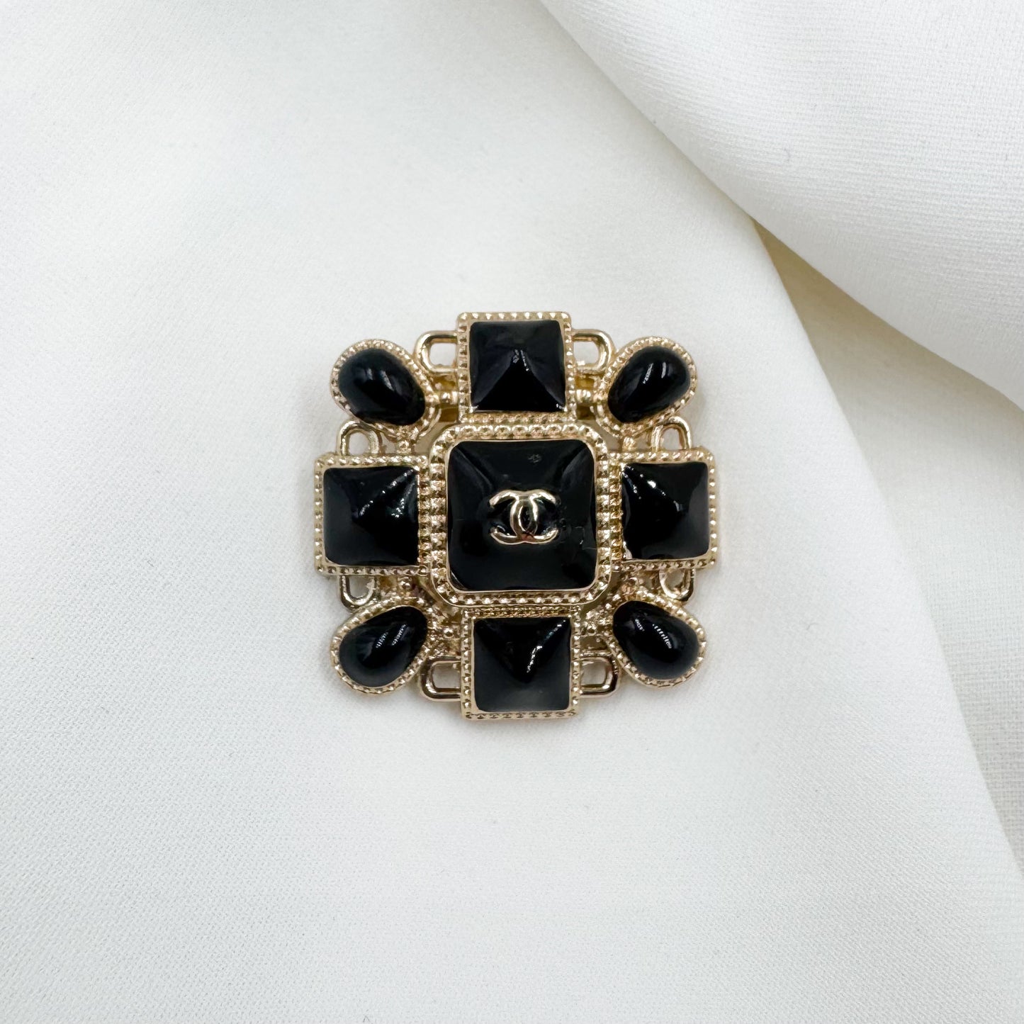 Broche Avril