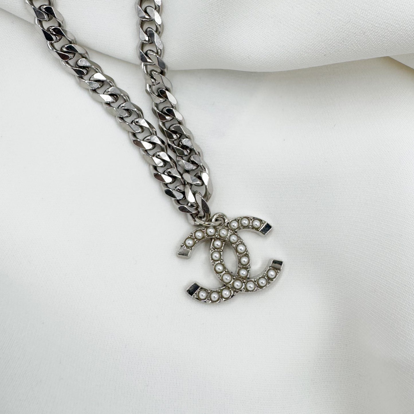 Collier Nusa