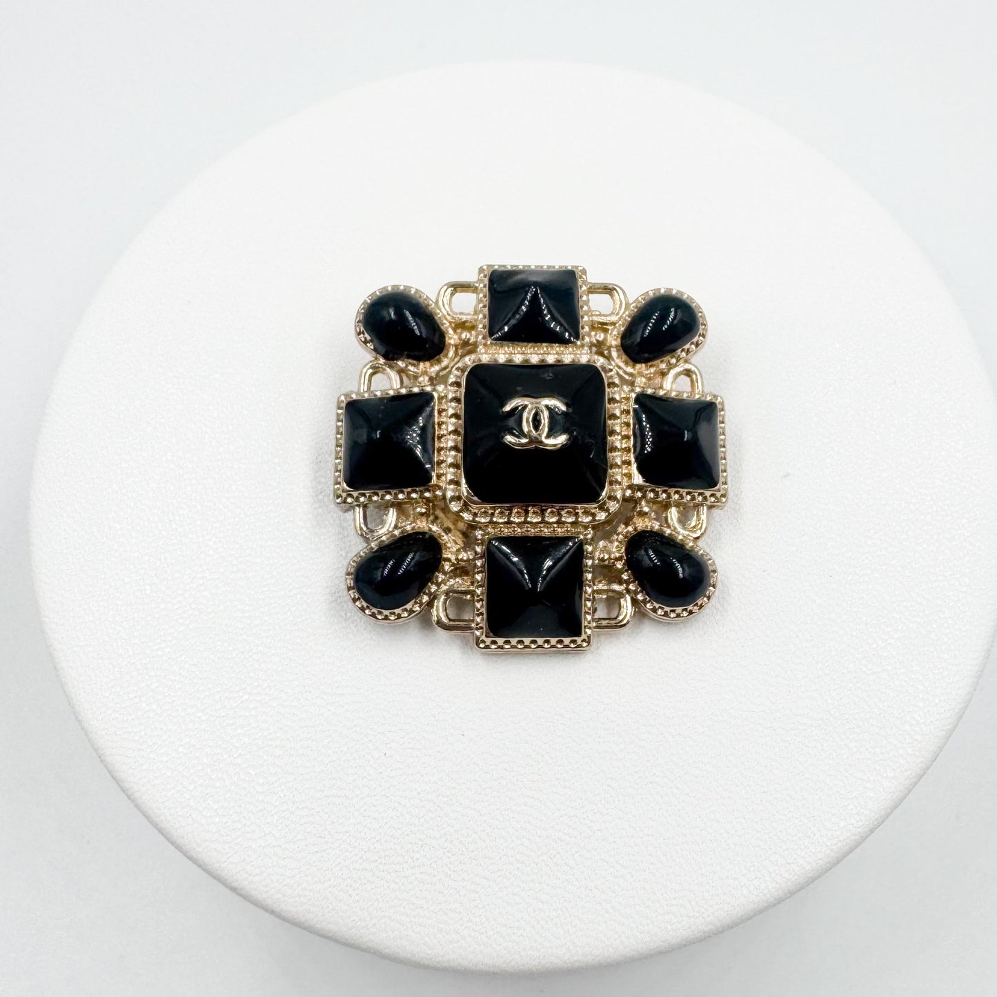 Broche Avril