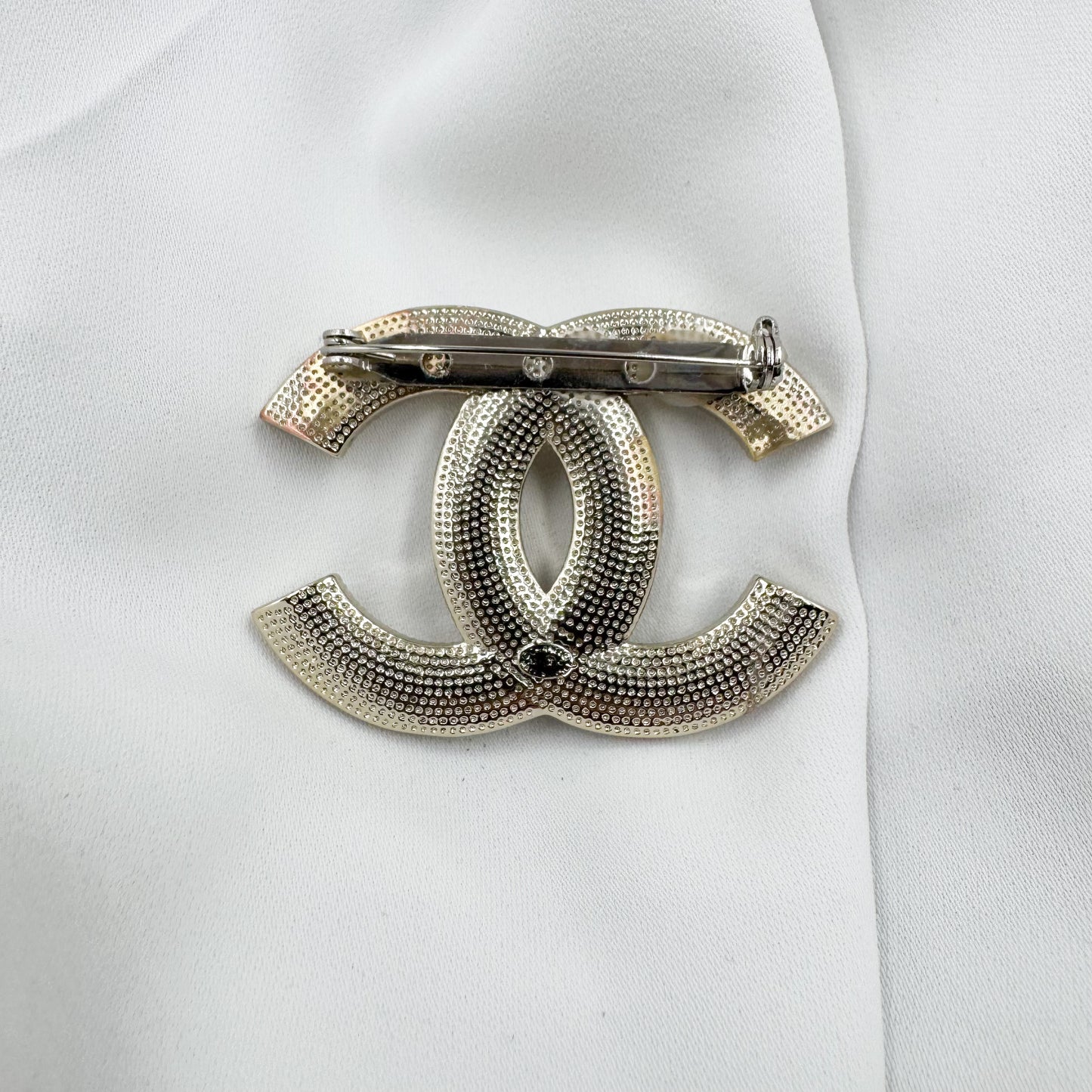 Broche Leslie