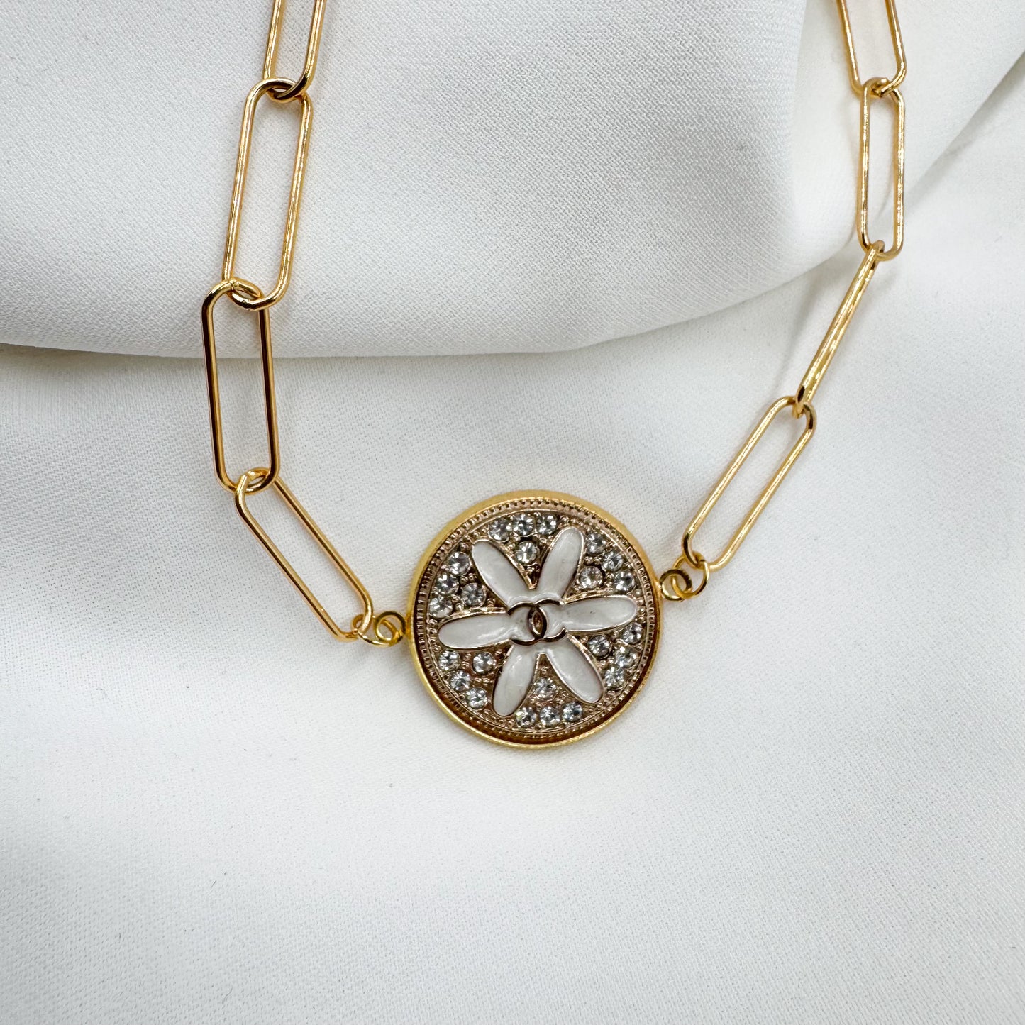 Collier Lotus