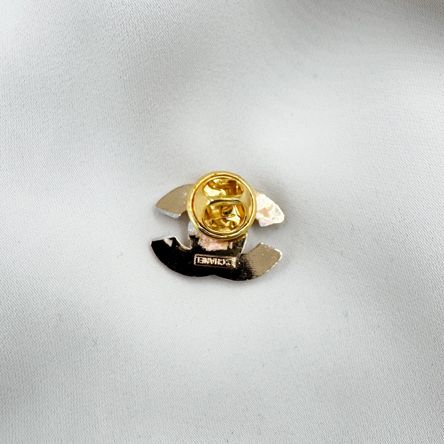 Broche London