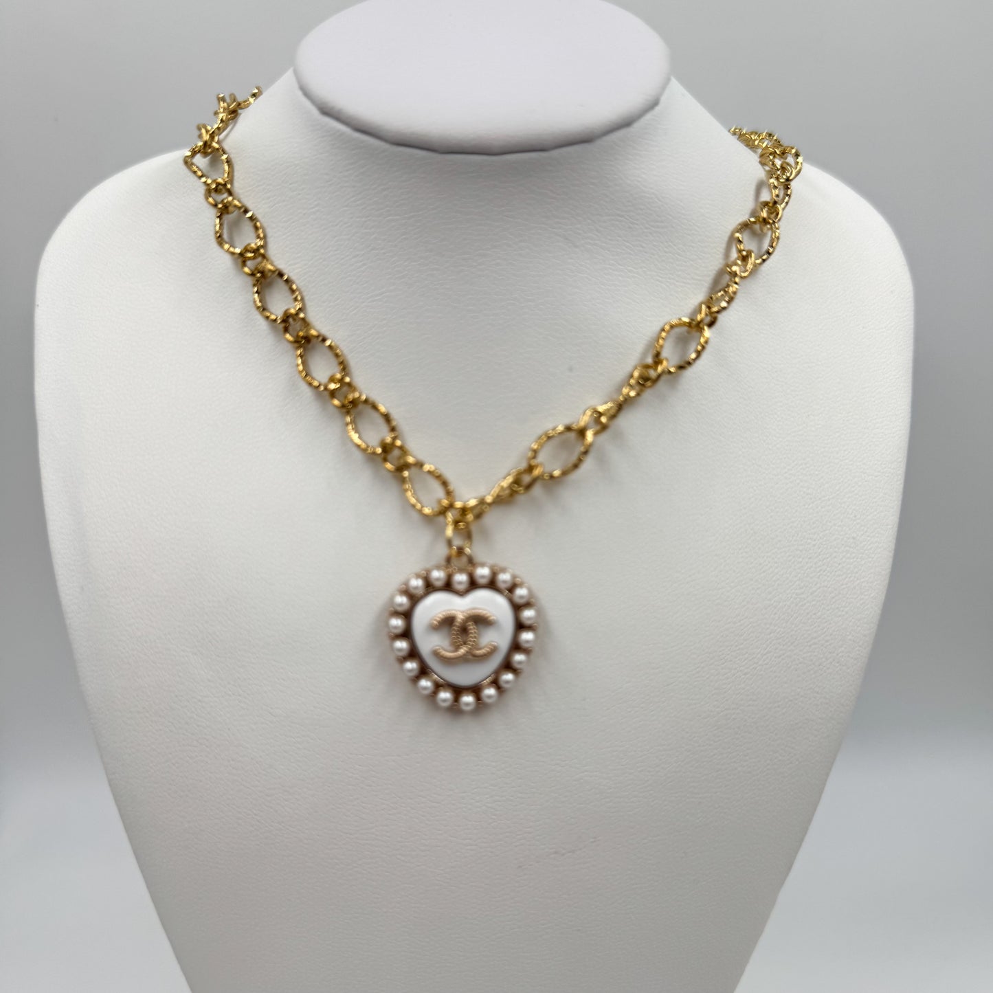 Collier Snow